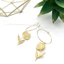 Charger l'image dans la galerie, Flower Dangle - Cream