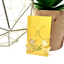 Charger l'image dans la galerie, Flower Dangle - Cream