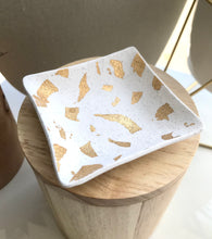 Charger l'image dans la galerie, Trinket Tray - White and Gold