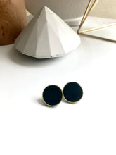 Load image into Gallery viewer, Gold Outlined Round Studs - Black
